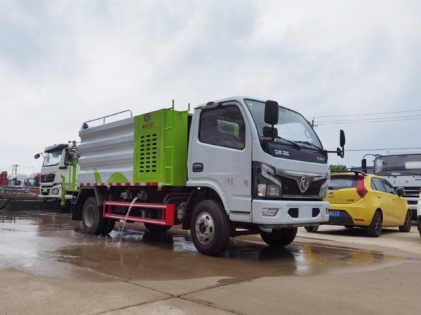 藍(lán)牌小多利卡防疫消毒灑水車