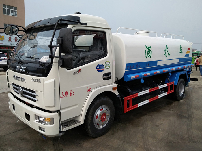 東風多利卡(8方)灑水車