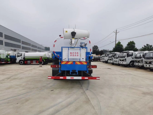 東風專底后八輪(20噸)灑水車