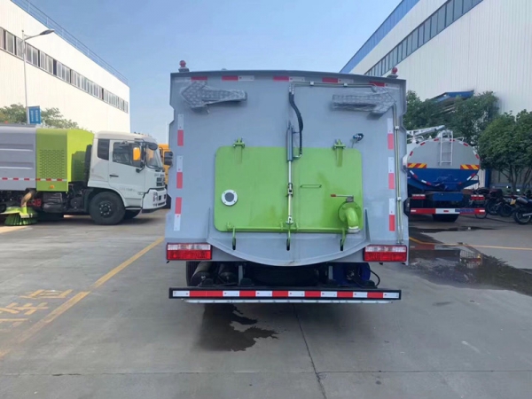 東風大多利卡掃路車(2.5方水罐5方塵罐)