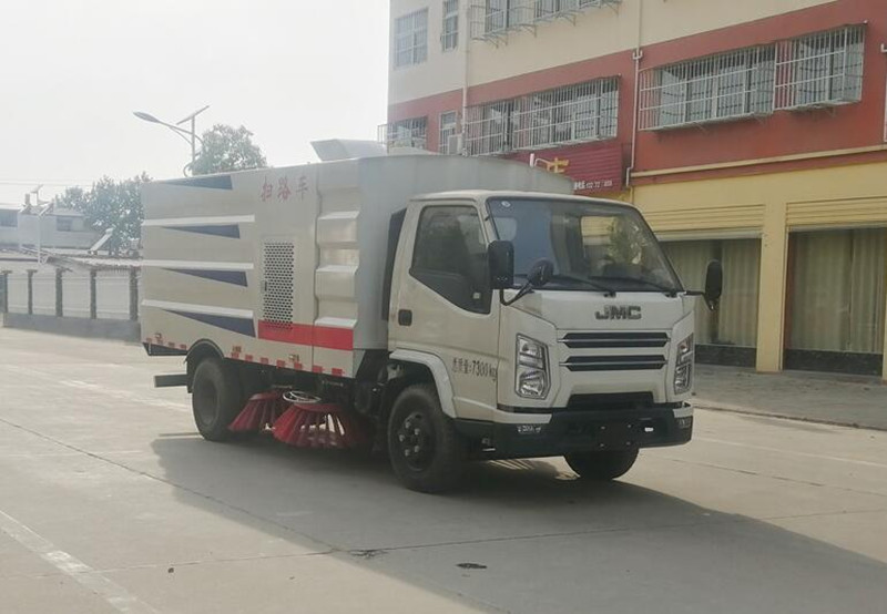 江鈴掃路車（1.5方水罐，4方塵罐）