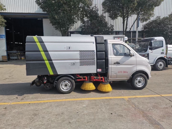 長安小型掃路車(0.5方水罐,1.5方塵罐)