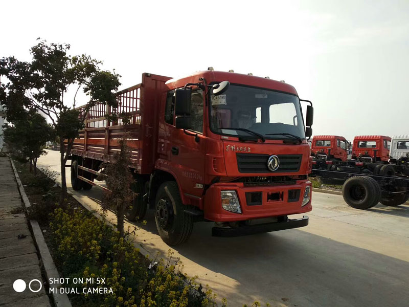 東風(fēng)9.5米(15.3噸)氣瓶車(chē)