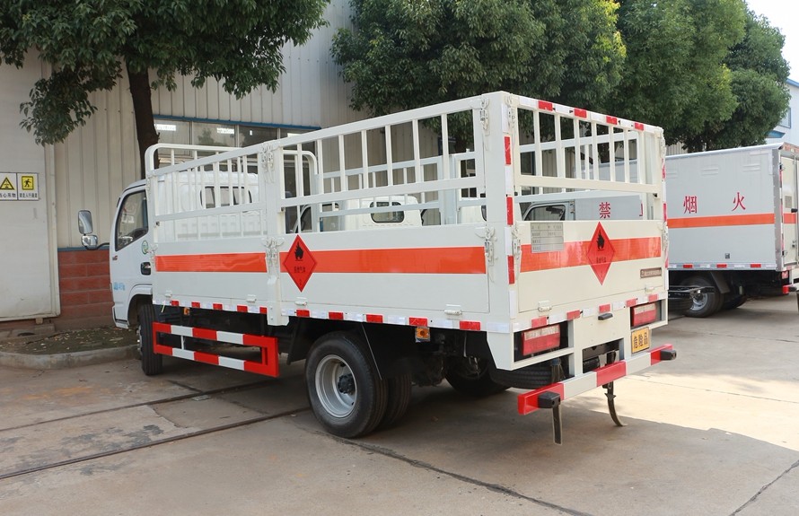 多利卡4.1米(藍(lán)牌)氣瓶車