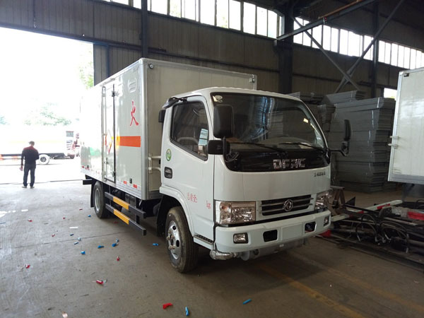 多利卡4.1米(藍牌)氣體箱式車