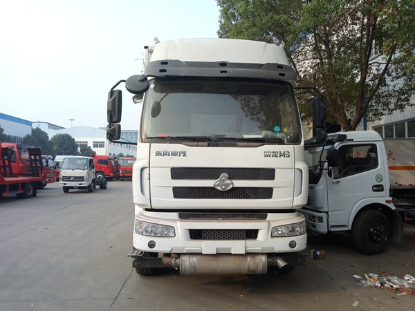 柳汽9.5米(13.8噸)液體廂式車