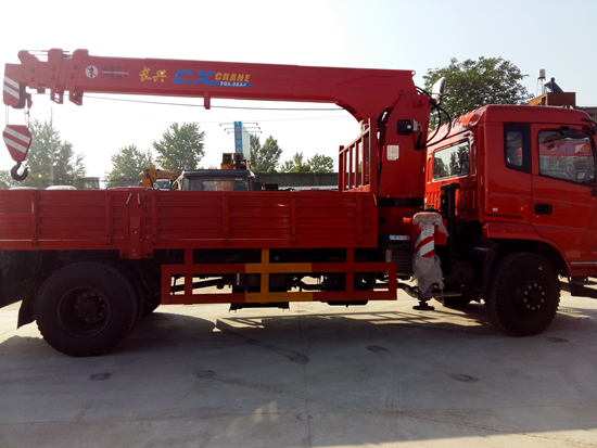 東風(fēng)專底8噸隨車吊