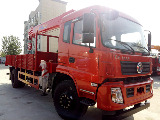 東風(fēng)專底8噸隨車吊