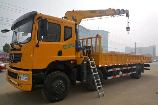 東風(fēng)小三軸12噸隨車(chē)吊