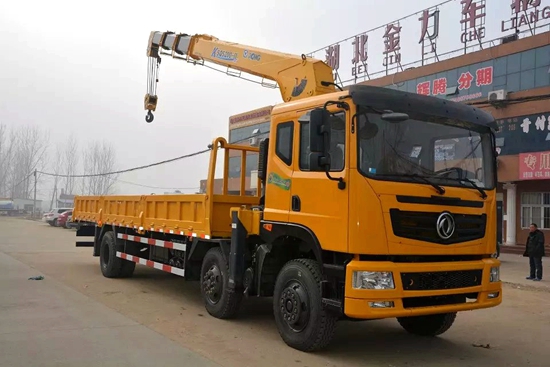 東風(fēng)小三軸12噸隨車(chē)吊