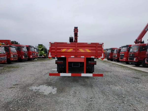 東風(fēng)專(zhuān)底小三軸12噸隨車(chē)吊