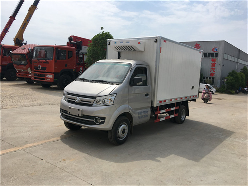 長(zhǎng)安跨越王后雙輪 3.35米冷藏車
