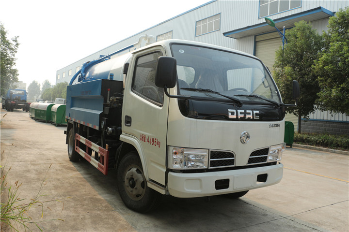 東風多利卡3方吸污車