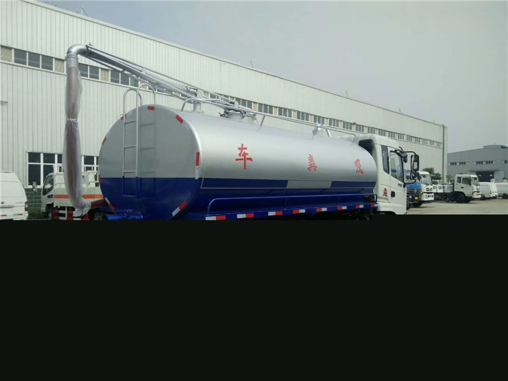 東風御虎12.5方吸糞車