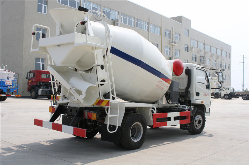 躍進(jìn)5立方攪拌車(chē)