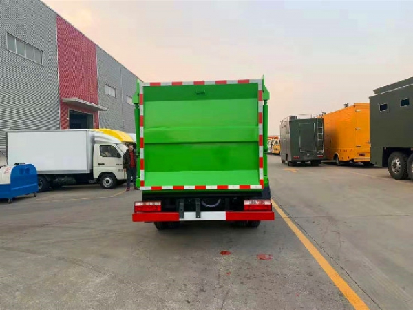 東風小多利卡國六7方側(cè)裝垃圾車