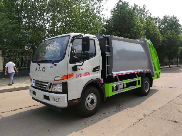 江淮駿鈴國六8方壓縮式垃圾車