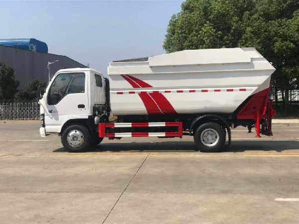 五十鈴100p國(guó)六無泄漏后掛桶垃圾車