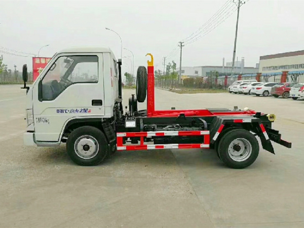 福田小卡2國(guó)六4方車廂可卸(鉤臂)式垃圾車