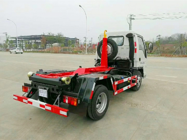 福田小卡2國(guó)六4方車廂可卸(鉤臂)式垃圾車