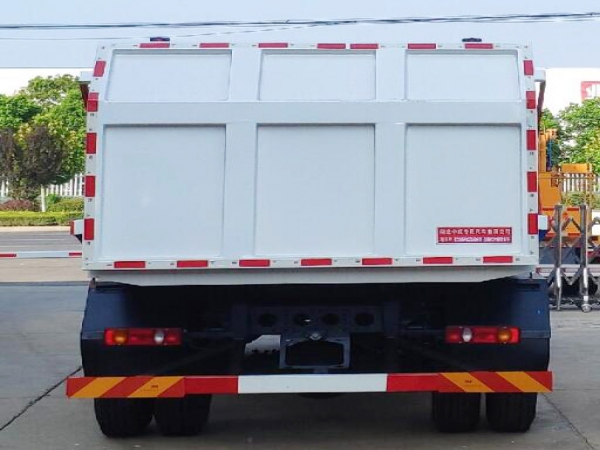 國六東風天錦翼展自卸垃圾車