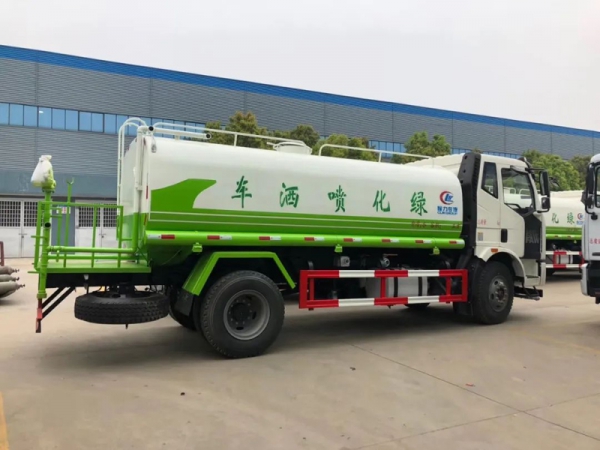 國六12-15噸解放灑水車