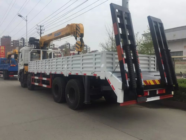 東風(fēng)天龍前四后八16噸隨車吊