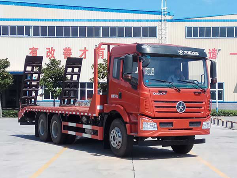 大運(yùn)后八輪平板運(yùn)輸車