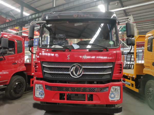 東風(fēng)專底小三軸挖機(jī)平板車(chē)