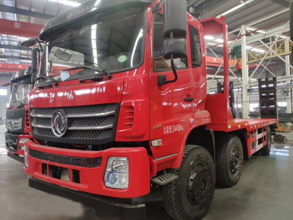 東風(fēng)專底小三軸挖機(jī)平板車(chē)