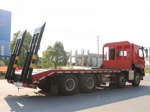 (國(guó)六)柳汽前四后八平板運(yùn)輸車