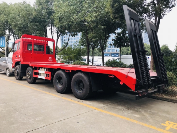 東風D17前四后八平板拖車