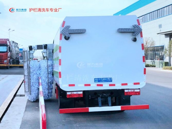 東風(fēng)小多利卡4方護欄清洗車