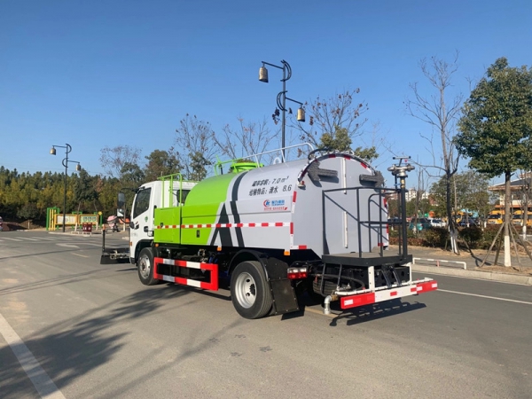 東風多利卡8方道路養護車,清洗車價格