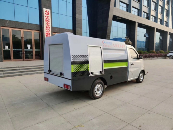 長安2.5方路面養(yǎng)護車，清洗車多少錢