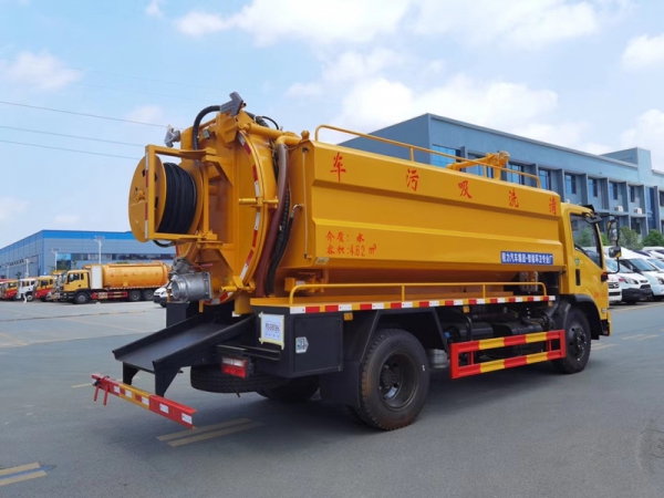 東風福瑞卡12.5方清洗吸污車，聯合疏通車