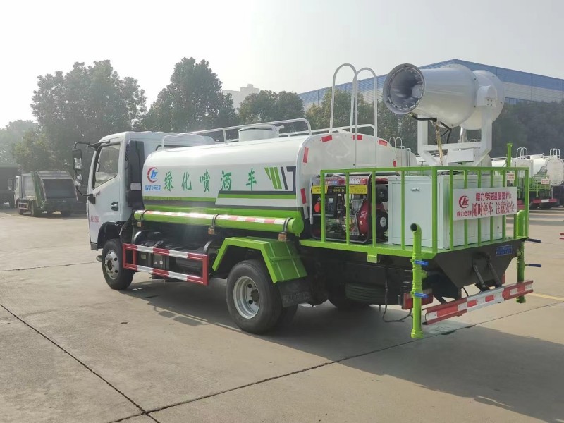 小多利卡5噸綠化噴灑車，30米打藥車